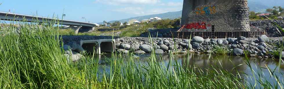 14 septembre 2014 - Rivire St-Etienne - Travaux sur la P5 du pont amont -