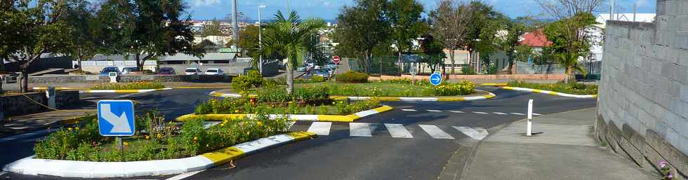 24 septembre 2014 - St-Louis - Rond-point fleuri  Plateau Goyaves