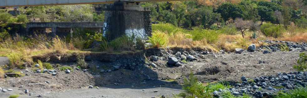 24 septembre 2014 - St-Louis - Rivire St-Etienne - Ancien pont amont - Pile P4