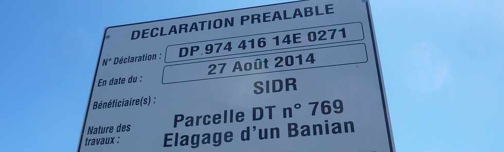 24 septembre 2014 - St-Pierre - Banian du parking Albany - Panneau de dclaration pralable d'lagage