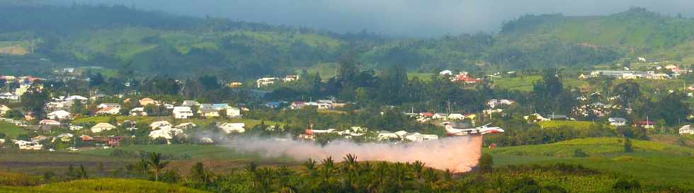 30 septembre 2014 - Incendies au Piton de Bassin Martin - Intervention du Dash 8