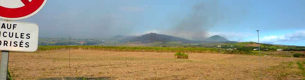 30 septembre 2014 - Incendies au Piton de Bassin Martin - Intervention du Dash 8