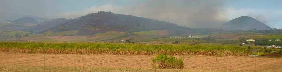 30 septembre 2014 - Incendies au Piton de Bassin Martin - Intervention du Dash 8