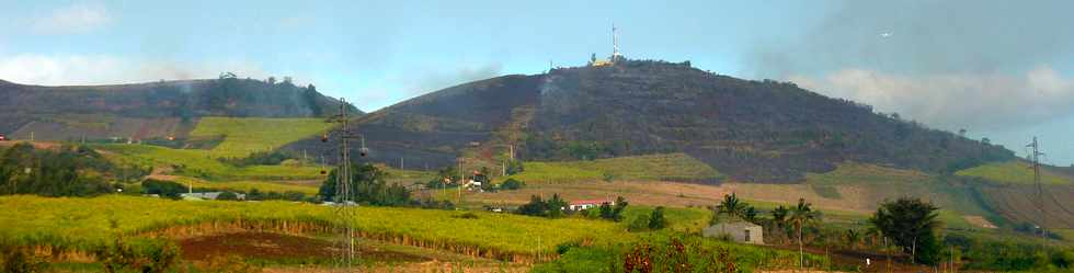 30 septembre 2014 - Incendies au Piton de Bassin Martin - Intervention du Dash 8