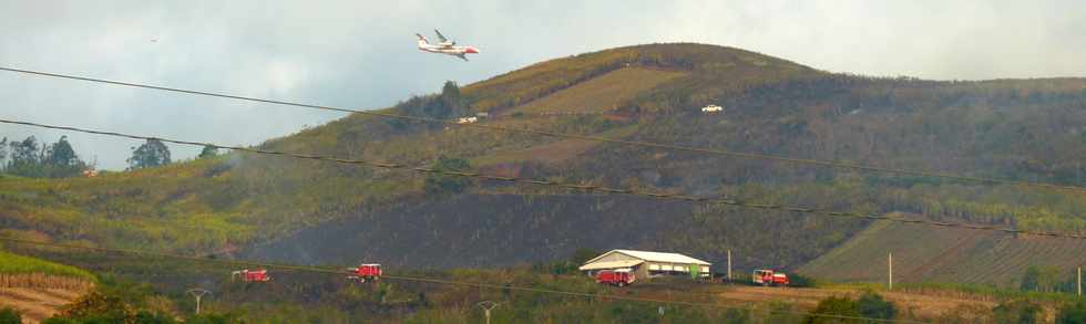 30 septembre 2014 - Incendies au Piton de Bassin Martin - Intervention du Dash 8