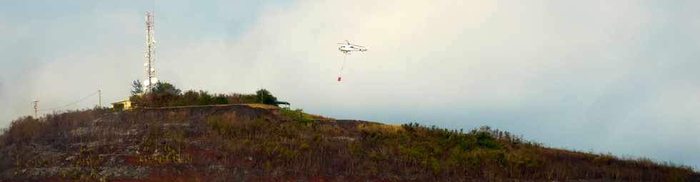 30 septembre 2014 - Incendies au Piton de Bassin Martin - Intervention du Dash 8