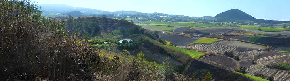 3 octobre 2014 - St-Pierre - Piton de Bassin Martin -  Vue sur les incendies du 30 Sept.