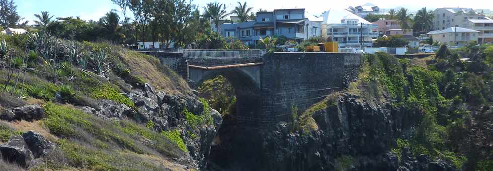 8 octobre 2014 - St-Pierre - Ancienne RN2 - Pont Bassin 18 - Travaux