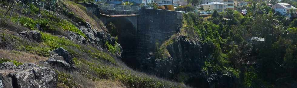 8 octobre 2014 - St-Pierre - Ancienne RN2 - Pont Bassin 18 - Travaux