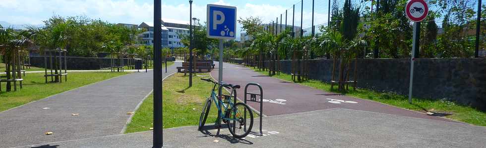 8 octobre 2014 - St-Pierre - Parc urbain de Ravine Blanche - Amarre vélos