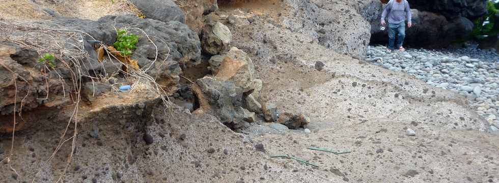 12 octobre 2014 - St-Pierre - Pointe du Diable, un site naturel remarquable - par Olivier Hoarau (Ple valorisation du patrimoine) - Erosion de la coule basaltique