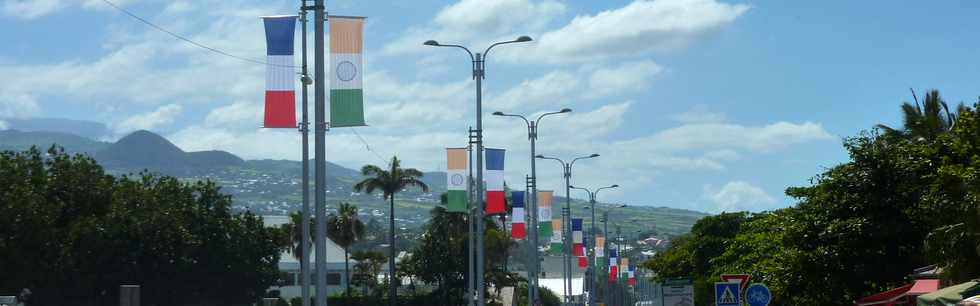 15 octobre 2014 - St-Pierre - Bd Hubert-Delisle - Drapeaux