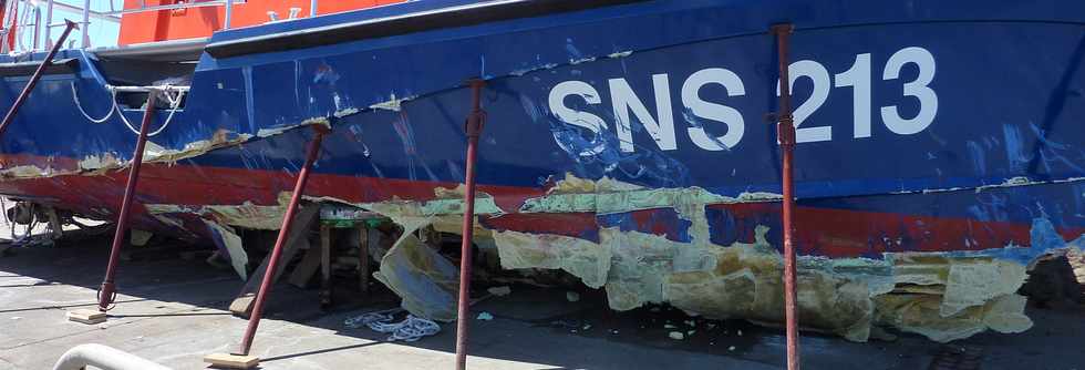 15 octobre 2014 - St-Pierre - Port - SNS 213 après chavirage