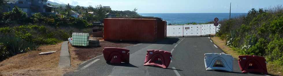 19 octobre 2014 - St-Pierre - Travaux sur le pont du Bassin 18 sur la ravine des Cafres