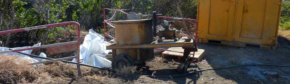 19 octobre 2014 - St-Pierre - Travaux sur le pont du Bassin 18 sur la ravine des Cafres