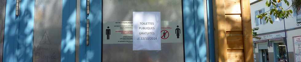 22 octobre 2014 - St-Pierre - Toilettes publiques gratuites aujourd'hui