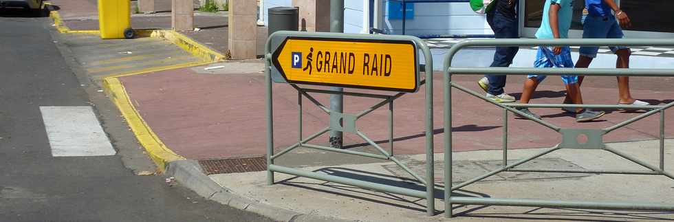 22 octobre 2014 - St-Pierre -Panneau Parking Grand Raid