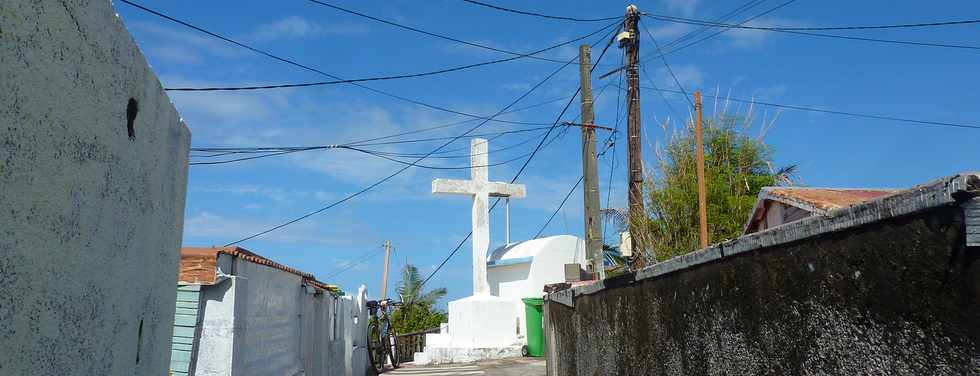 26 octobre 2014 - St-Pierre - Terre Sainte - ZAC Ocan Indien - Croix des pcheurs -