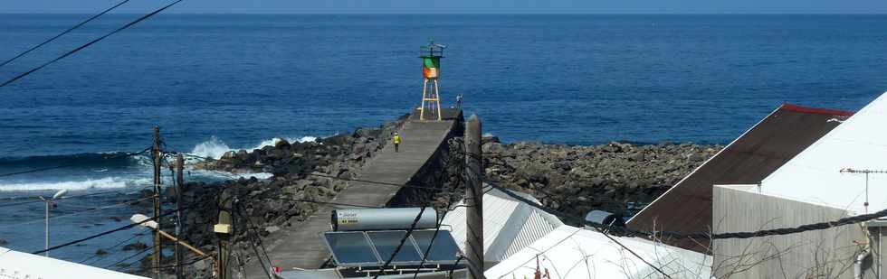 26 octobre 2014 - St-Pierre - Terre Sainte - ZAC Océan Indien - Croix des pêcheurs -  Vue sur la jetée de Terre Sainte