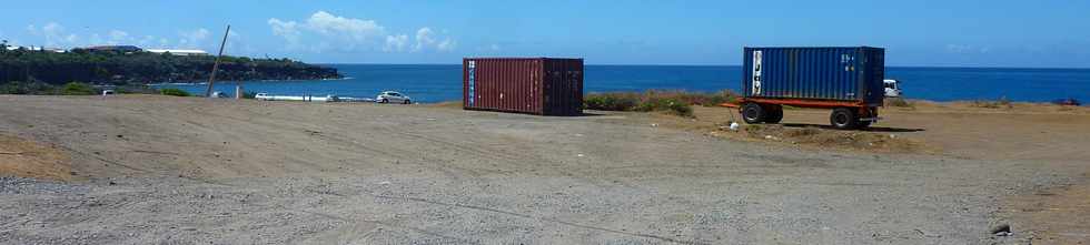 26 novembre 2014 - St-Pierre - Containers à la Pointe du Diable