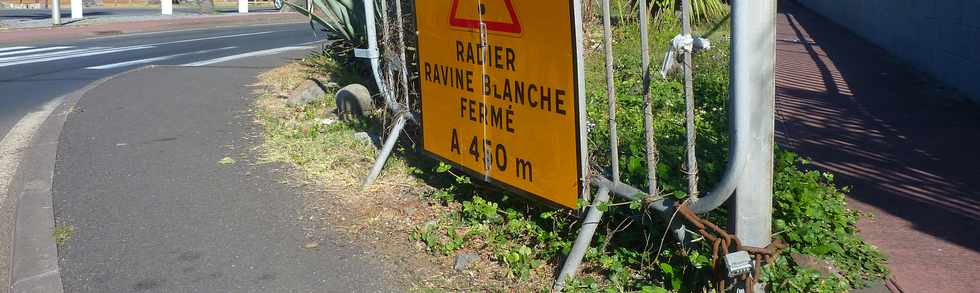 3 décembre 2014 - St-Pierre - Panneau - Radier Ravine Blanche fermé