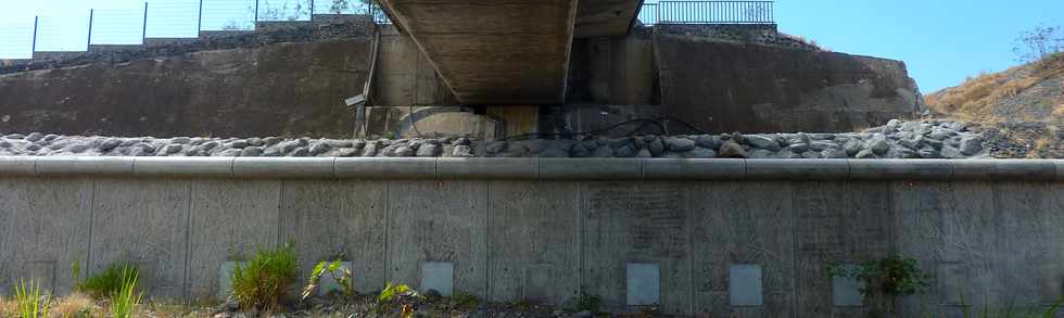 7 décembre 2014 - Rivière St-Etienne - Culée ancien pont amont et mur de rehausse