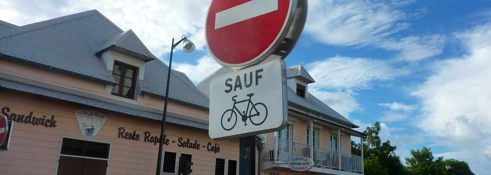 22 fvrier 2015 - St-Pierre - Double-sens cyclable rue Archambeaud