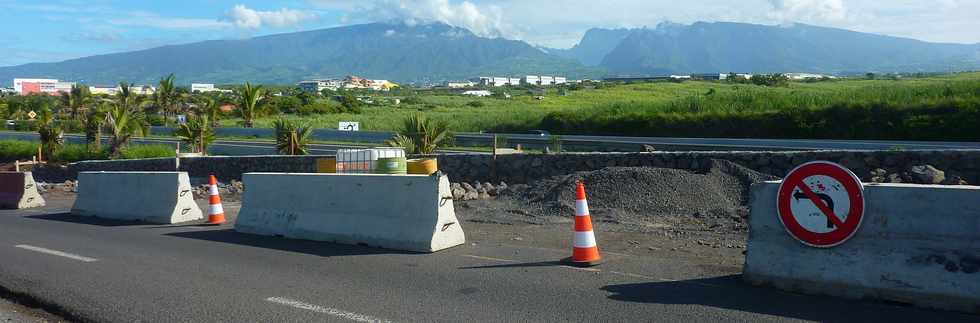 22 fvrier 2015 - St-Pierre - Ancienne RN1 - Travaux entre ouest du TCSP -