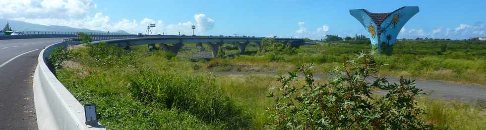 27 mars 2015 - St-Louis - Nouveau pont sur la rivière St-Etienne et pile d'essai JACE