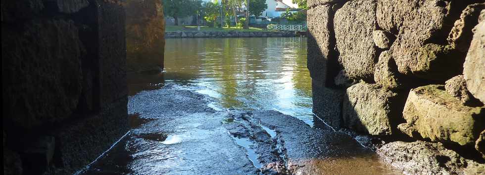 12 avril 2015 - St-Pierre - Passage souterrain vers la rivire d'Abord