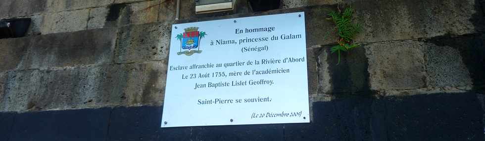 12 avril 2015 - St-Pierre - Plaque en hommage à Niama