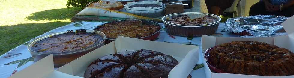 19 avril 2015 - St-Pierre - Pierrefonds - Kermesse paroissiale - Vente de gâteaux