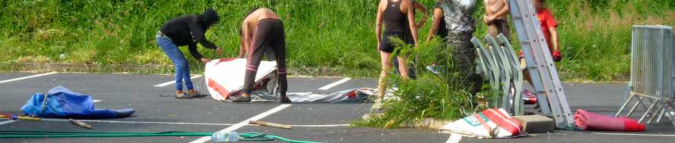 29 avril 2015 - St-Pierre - Montage du chapiteau du cirque Achille Zavatta -