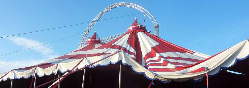 29 avril 2015 - St-Pierre - Montage du chapiteau du cirque Achille Zavatta -