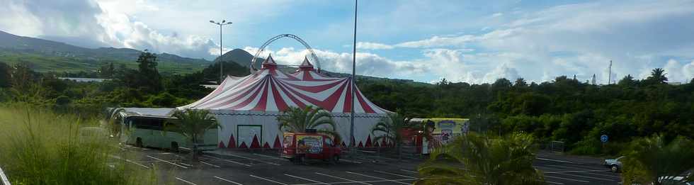 10 mai 2015 - St-Pierre - Cirque Zavatta sur le parking Auchan