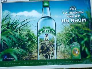 7 juin 2015 - St-Pierre - Pub Rhum Charrette - La Runion une le un rhum