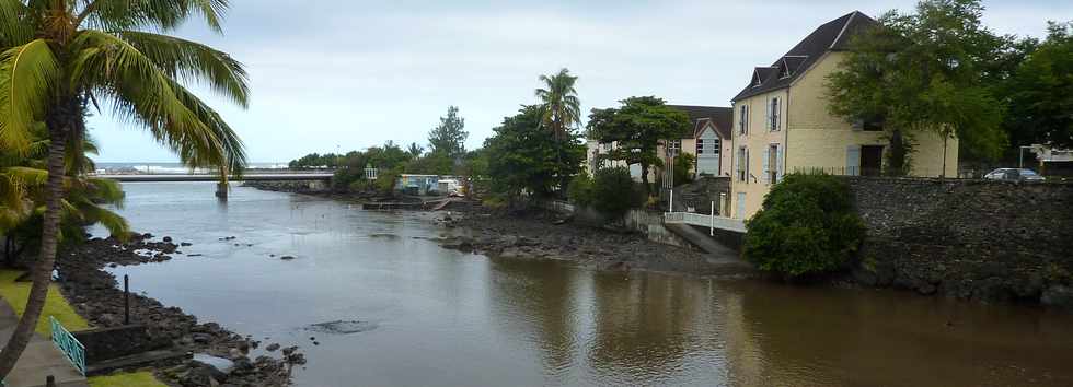 7 juin 2015 - St-Pierre - Terre Sainte - Embouchure du port - Maison Roussin