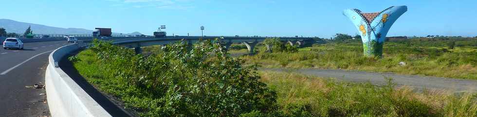 1er juillet 2015 - St-Louis - Nouveau pont sur la rivire St-Etienne et pile d'essai