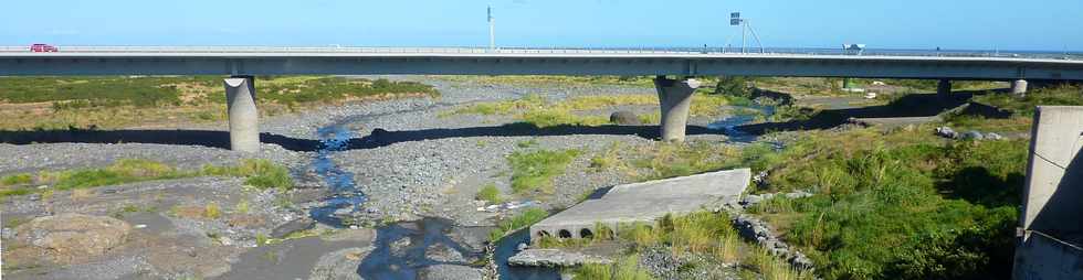 12 juillet 2015 - St-Louis -  Nouveau pont sur la rivire St-Etienne