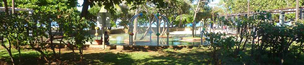 9 août 2015 - St-Pierre - Bd Hubert-Delisle - Jeux d'eau aux jardins de la plage