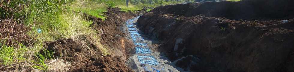 Vendredi 14 aot 2015 - St-Pierre - Voie cannire - canalisation interconnexion conduites haute et basse Bras de la Plaine -