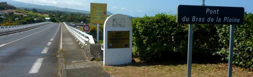 2 septembre 2015 -  Entre-Deux - Pont sur le Bras de la Plaine -