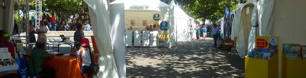 9 octobre 2015 - St-Pierre - Jardins de la plage - Athna 2015 - Salon du livre -