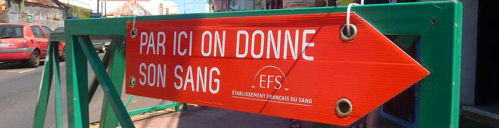 14 octobre 2015 - St-Pierre -  Panneau EFS > Par ici, on donne son sang