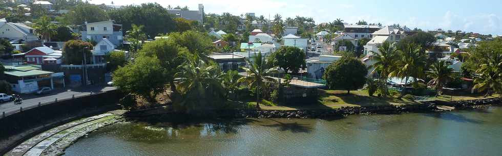 28 octobre 2015 - St-Pierre - Vue sur la rivire d'Abord depuis la place Raymond Kichenin