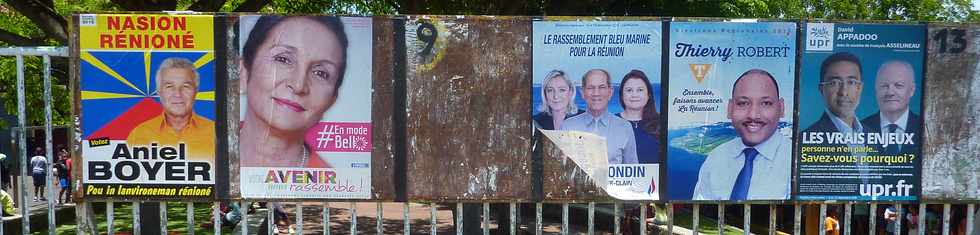 1er décembre 2015 - St-Pierre - Affiches candidats élection régionales ile de la Réunion