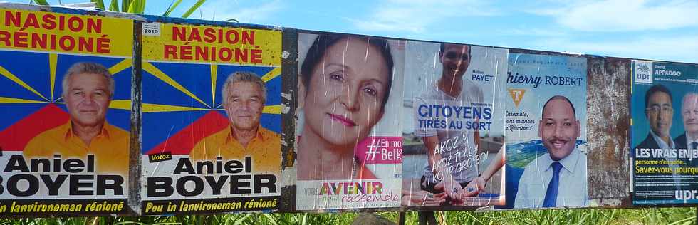 4 décembre 2015 - St-Pierre - Ravine des Cabris - Panneaux électoraux