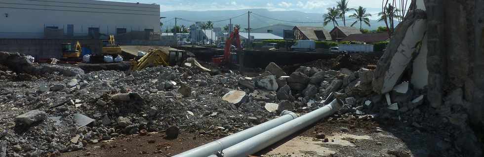 21 fvrier 2016 - St-Pierre - Ravine Blanche - Chantier de la dconstruction du magasin Sport 2000