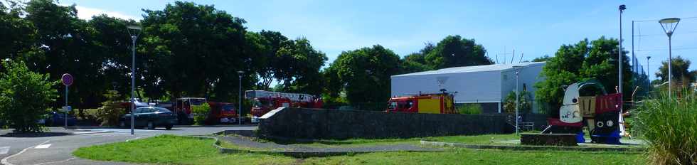 24 mars 2016 - St-Pierre - Joli Fond - Stationement des véhicules des pompiers en attente d'intervention