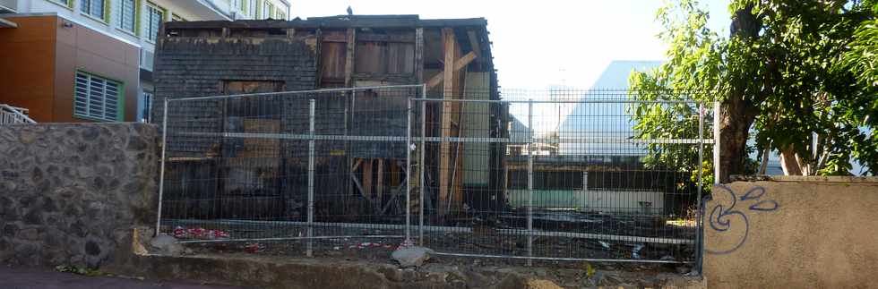 8 mai 2016 - St-Pierre - Ancienne Maison Choppy Ecole des Frères après effondrement du toit-